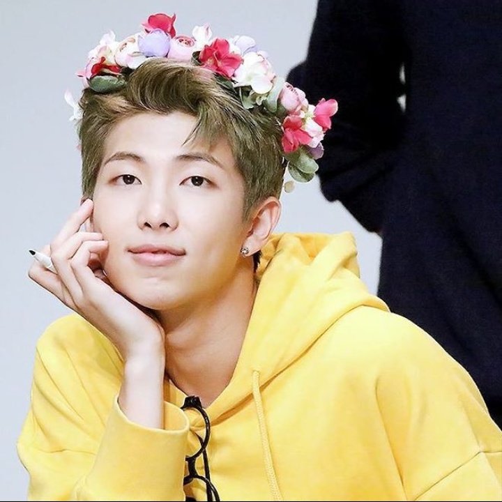sadaf_071's tweet photo. Imagine being the most cutest person in the world...
Namjoon can relate! 😍❤

#BTS 
#RMGalaxyDay 
#남준이는_아미의_사랑이자_자랑 
#HappyRMDay 
#남준_넌_나의_사람사랑자랑 
  
@BTS_twt https://t.co/04tyOHgSzN