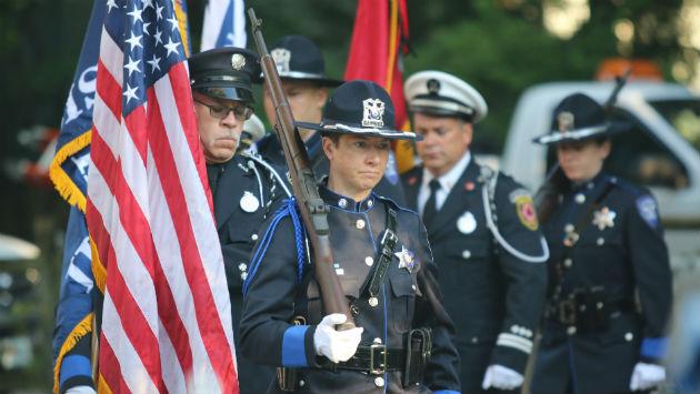 Mayor voices hope as city marks 9/11 anniversary: "Today is a solemn day," Evanston Mayor Steve Hagerty said as police and firefighters gathered at Fireman's Park to mark the 17th anniversary of the al-Qaeda terror attacks that left 2,996 people dead.… dlvr.it/Qjrlf7