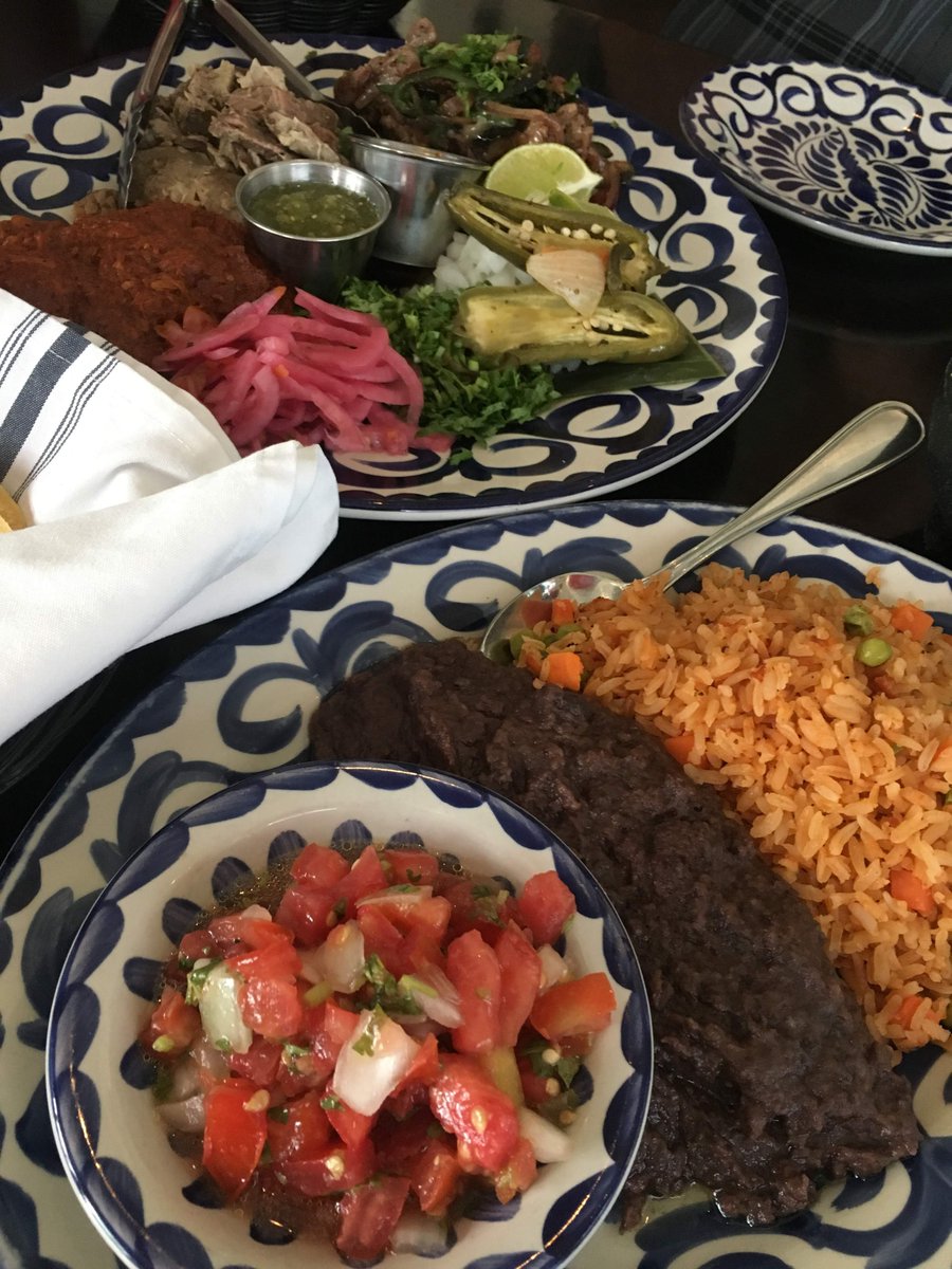 tabletoshare's tweet photo. Happy Tuesday #tacos day! 🌮What’s your favorite flavor? This #delicious platter comes with alambre, cochinita pibil and tinga, never able to pick just one!!

#TuesdayMotivation #MexicanFood #Foodie https://t.co/lW7KGDP5Si