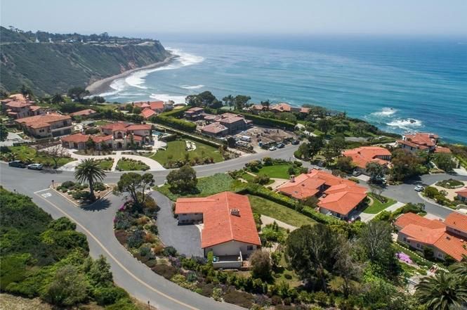 Want to live in paradise? We found it. Move to the beach cities of Los Angeles, we call it the South Bay. #RedondoBeach #ManhattanBeach #HermosaBeach #PalosVerdes #SanPedro #SouthBay #LosAngeles #Home #RealEstate #WeMakeDreamsComeTrue bit.ly/2pd6EW9