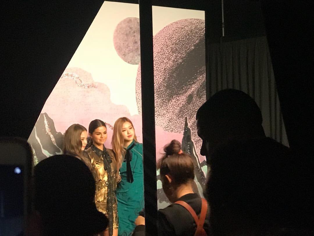 ROSE_FRANCE_FAN's tweet photo. [INSTAGRAM] 190911 Publication de @/editork79 avec Rosé et Jisoo.

"✌️ 🌈#editork #CoachSS19#coachNY 👜👛"

#Rosie https://t.co/e5fYmhegfF