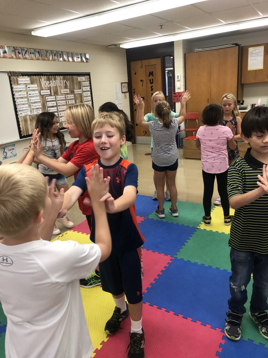 torkelsonmusic's tweet image. 3rd graders worked together today to play a singing game using concentric circles! #ALASconnectED @ahareid