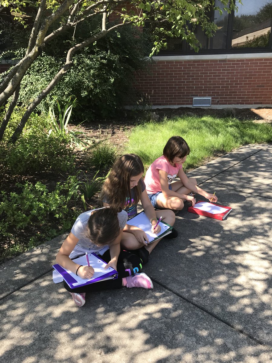 MrsOGara's tweet photo. Anything is more enjoyable outside!! Enjoying this beautiful day for our writing lesson about sounds! https://t.co/qF4cV6OwmY