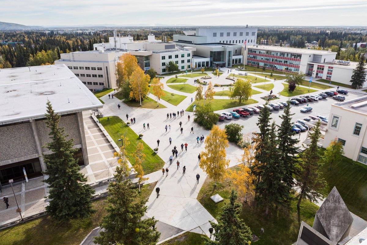 uafairbanks's tweet photo. Fairbanks campus yesterday afternoon and again in the evening. Photos by official photographer @jr_ancheta. #NaturallyInspiring https://t.co/OulYWh0O6l