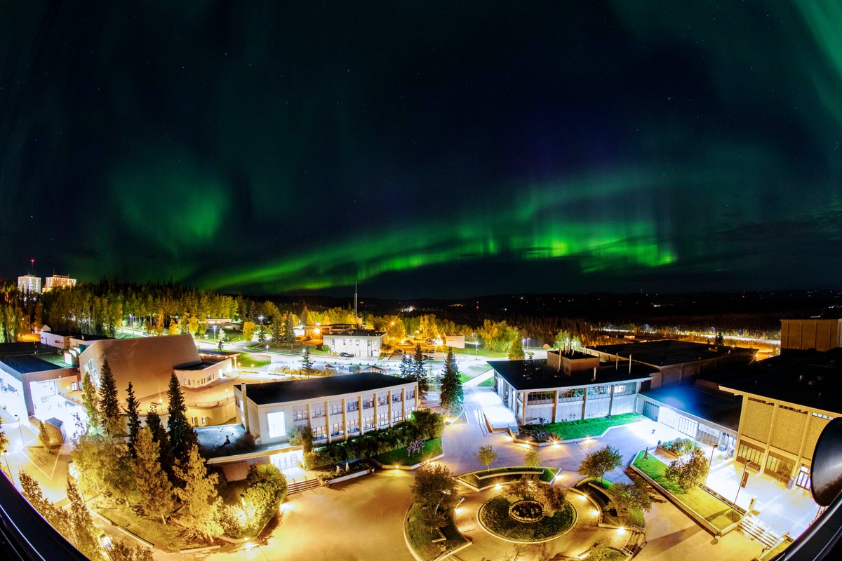 uafairbanks's tweet photo. Fairbanks campus yesterday afternoon and again in the evening. Photos by official photographer @jr_ancheta. #NaturallyInspiring https://t.co/OulYWh0O6l