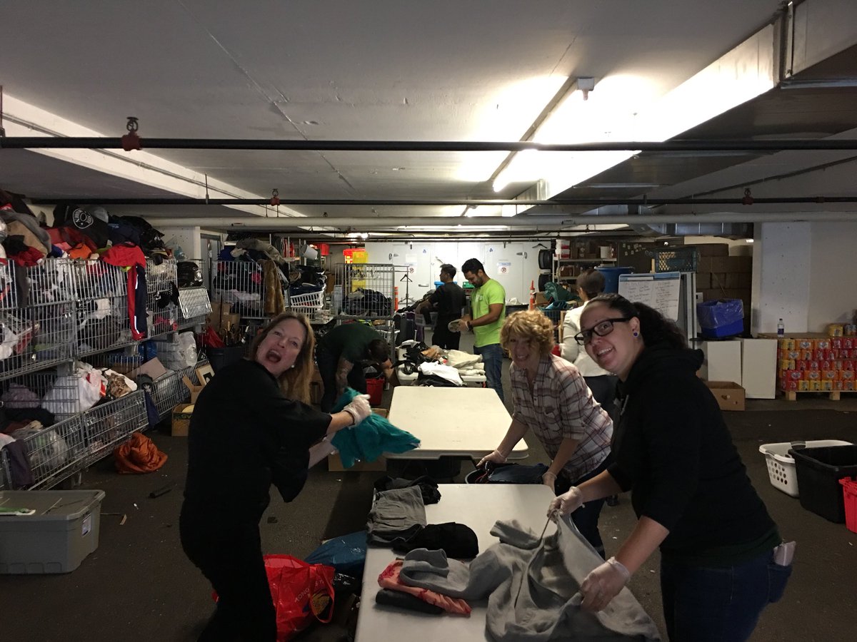 Great afternoon volunteering at the <a href="/CovenantHouseBC/">Covenant House Vancouver</a> with colleagues! #WILWeekofCaring #WIL @JamieM_TD