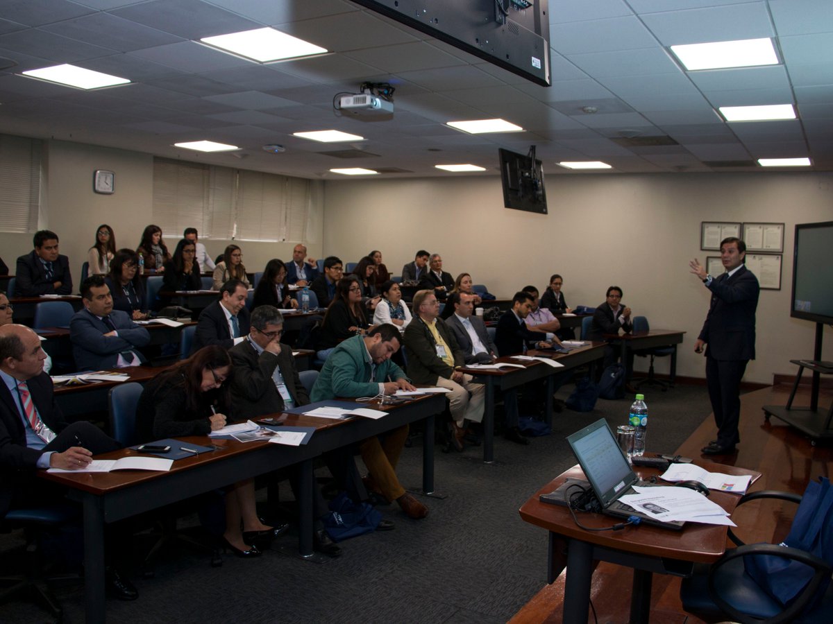 CENTRUMcatolica's tweet photo. #Simposio4 #Marketing: Non Marketing Management
Felipe Cantuarias nos comenta que el Non Market son los aspectos subyacentes al negocio que afectan a su dinámica, y le imponen generar valor compartido.
#PerúSummit2018. https://t.co/unisHNzpom