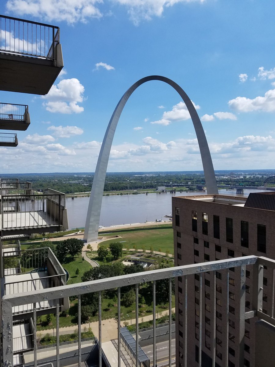 DanielMGardiner's tweet photo. I am in St. Louis on business.  I have a great view from my room. https://t.co/EwId6ih2xj