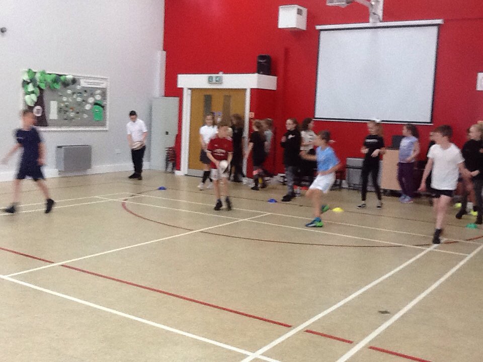 MoorsidePE's tweet photo. Great Tag rugby drills in PE with 6E @MoorsidePA #backwardspass https://t.co/rQKdOM9xYO