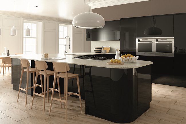 KitchenClick's tweet image. Here is our Ultragloss Black kitchen. The use of the curved units &amp;amp; doors adds the extra wow factor and really helps finish off the kitchen island.
🚚7-10 working days
⚬ ⚬ ⚬
#kitchentrends #kitchendesign # kitchengoals #diy #diyhomedecor #designerkitchen #kitchenideas #doors
