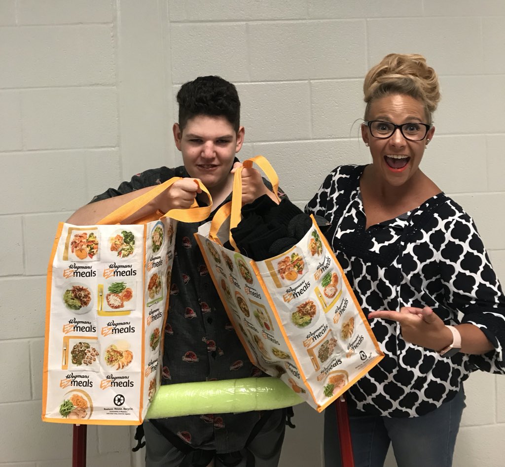 A_Street_Bruins's tweet photo. Supplies are coming in for October’s outreach project!! Thank you for your donations! 🐻 @PWCSNews @FPHSPTSO @ForestParkBruin https://t.co/OjmjSd0Op3