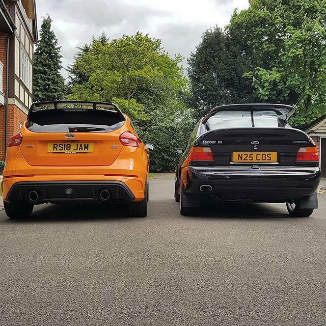 FoMoCoFam's tweet photo. It's a #TailLightTuesday twofer! Credit to @rs_jamie : Tailend Tuesday 🍊🍆
#tailendtuesday #rs #ford #escort #rscosworth #fordcars #forduk #escortcosworth #wrc #hothatch #retrocars #classiccars #retrorides #fordsofinstagram #fordmania #fordracing #for… https://t.co/eVstGLwqof https://t.co/ax7yQWeFN5