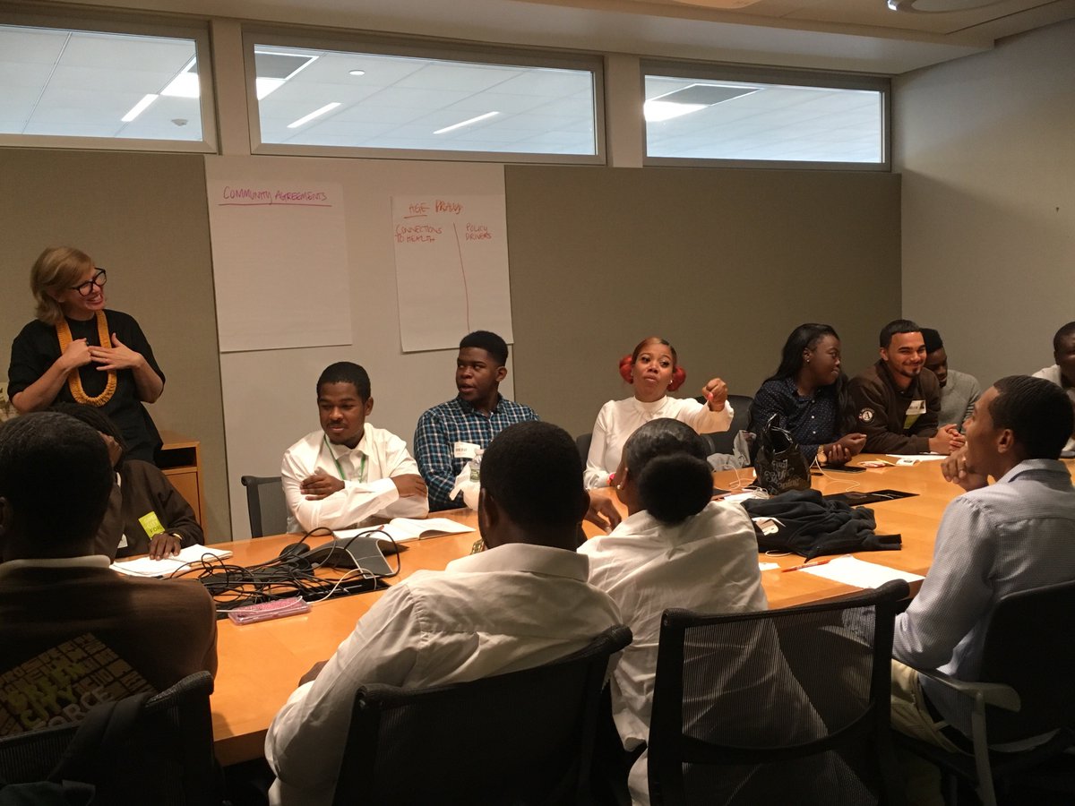 NYCHA's tweet photo. #NYCHA youth and @GreenCityForce #FarmsAtNYCHA Corps Members discussed #WhatCreatesHealth in communities with @Elizabeth_Hamby &amp; @nycHealthy https://t.co/jOX52hf4iV