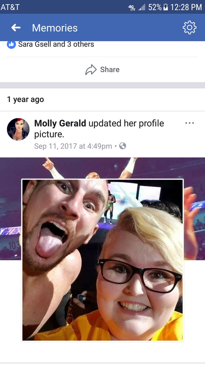 iguana_refund's tweet image. Ignore that NOOB in the background. @MojoRawleyWWE still my number 1 since day 1 #MojoRising