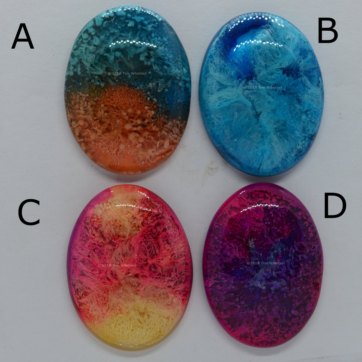 Resin Petri Cabochons available now for crafters. Or have one made into a pendant! Contact me if interested
#indiebizhour  #womaninbiz #HandmadeHour #handmadewithlove #crafthour #cabochons #resin #NeverForget