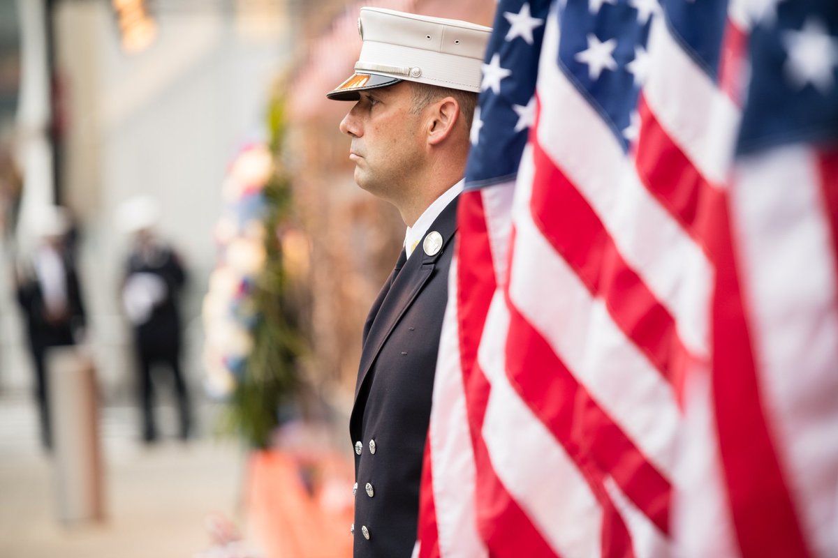 FDNY's tweet image. Changing of the FDNY Honor Guard in front of the Tribute Wall at #FDNY #Engine10 and #Ladder10 in Lower Manhattan #NeverForget