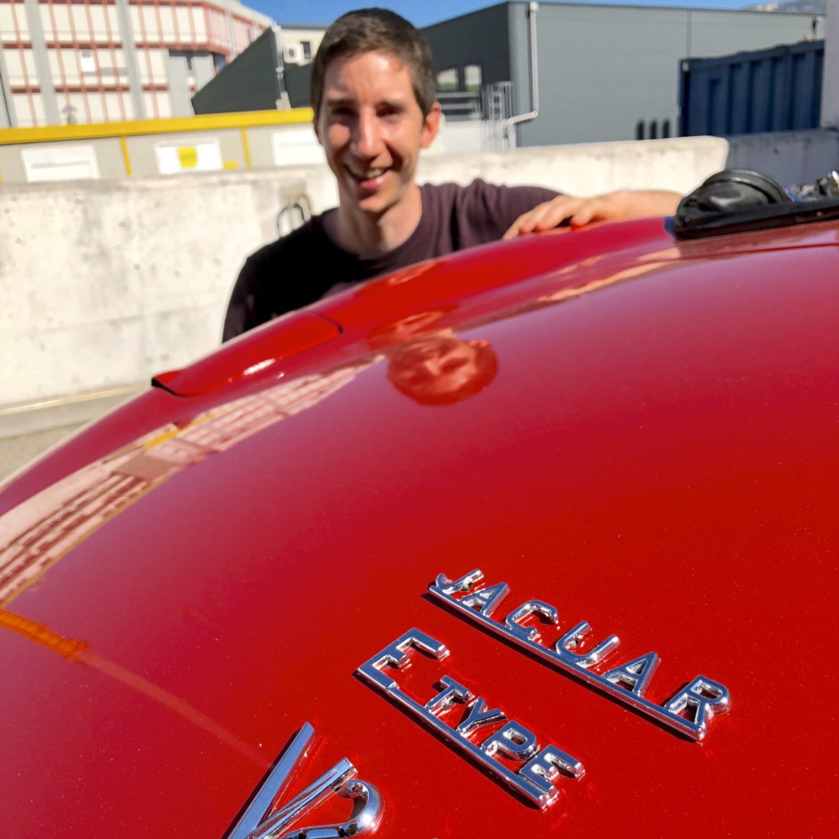 CousuMouche's tweet photo. Photos réalisées aujourd’hui par @JayGVA pour le prochain @FabienFeissli - « Eva », deuxième tome de la série Lemania. Il y aura de la carrosserie rouge en couve. https://t.co/NwXdB32gRh