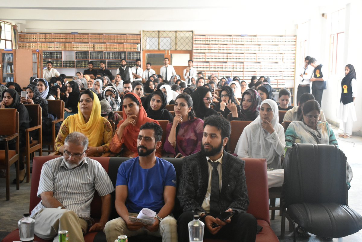 motherhelpage's tweet image. Community Development Programme held at Vitasta Law College Nowgam, Srinagar.
facebook.com/media/set/?set…
#developingcommunities
