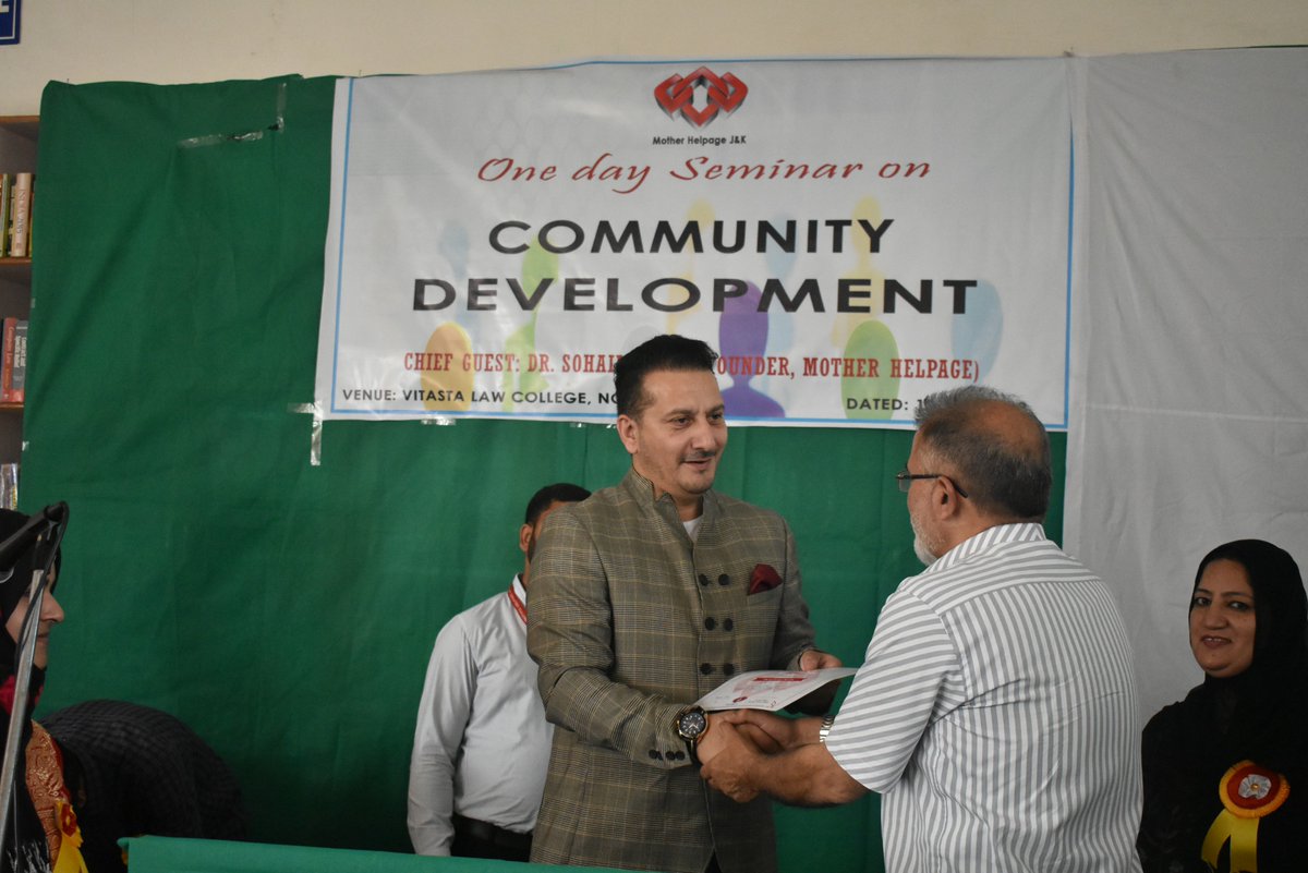 motherhelpage's tweet image. Community Development Programme held at Vitasta Law College Nowgam, Srinagar.
facebook.com/media/set/?set…
#developingcommunities