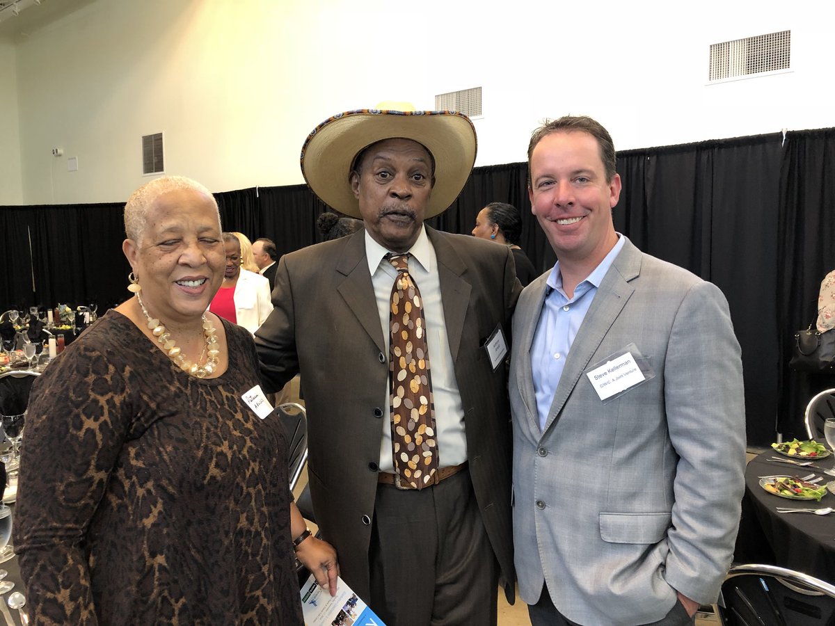 KCIEdgemoor's tweet photo. Honoring the passion and dedication of #KC small businesses today at the #KCSPP graduation. Congratulations to all of the graduates in our inaugural class and best wishes for the journey ahead! https://t.co/Vpyo15T83O