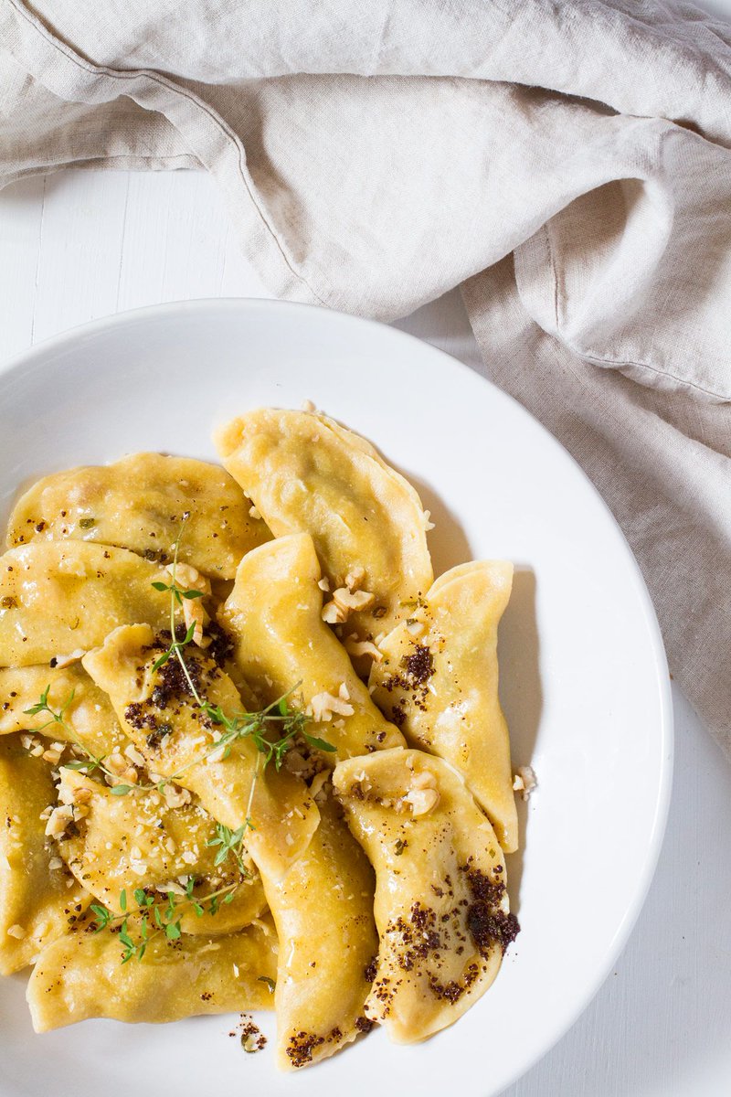 gingerwspice's tweet image. NEW RECIPE. Wild Mushroom Ravioli with Sage Brown Butter and Roasted Walnuts. You don't need a pasta maker to impress your guests with this delicious Fall comfort food! #pasta #mushroom

RECIPE: buff.ly/2x50ufP
PIN IT: buff.ly/2CMATxv