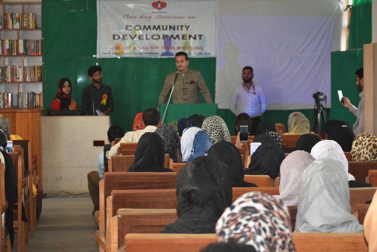 motherhelpage's tweet image. Community Development Programme held at Vitasta Law College Nowgam, Srinagar.
facebook.com/media/set/?set…
#developingcommunities