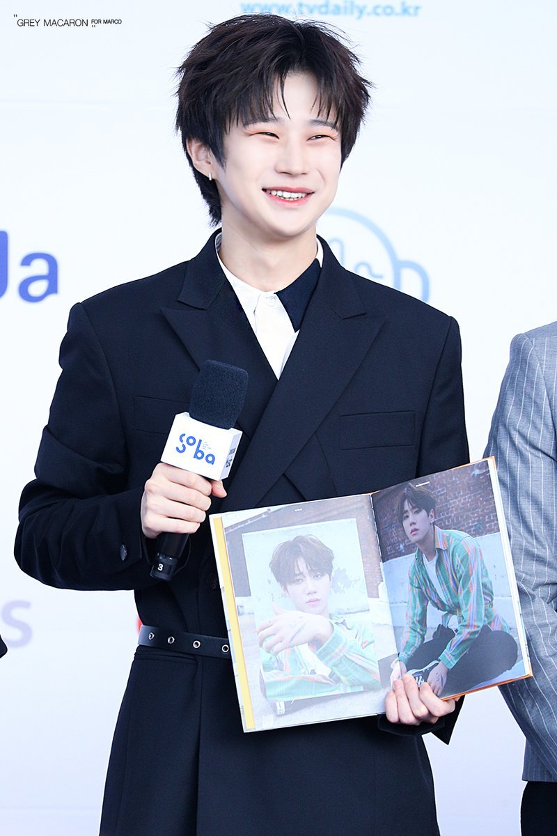 MarSolBrasil's tweet photo. [#HQ] 30.08.18 | Marco no Blue Carpet do Soribada Best K-Music Awards 2018

cr. Grey Macaron

#UNB #BLACKHEART #2018SOBA #SoribadaAwards2018 https://t.co/y6DgrQoWHl
