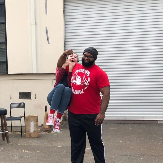 braintwist2112's tweet image. Hanging out with @bigtommyburns!!!!
#powerlift #strongmantraining #MYTHBUSTERSJR #mythbusters #bigtime #livingadream #lovingliferightnow #dreambig #havingablast ift.tt/2CJ2eAj