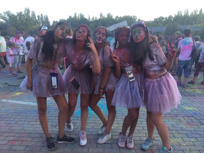 GrupoAMAS's tweet photo. Te apetece una fiesta de colores, música y solidaridad? TENEMOS LA PROPUESTA PERFECTA!! Fiesta #AMÁSHoli,  6 de octubre en @AytoFuenlabrada    #LeSacamosLosColoresALosPrejuicios #InclusionExperience AQUÍ TIENES INFO: https://t.co/3kHovrTHVG https://t.co/JtCjGxleK7