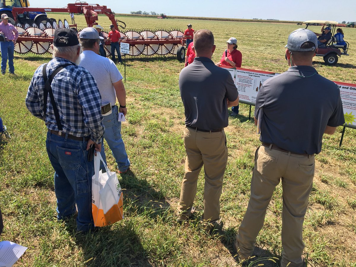 stevewhitenews's tweet photo. Learning about baling corn residue with @jenreesources @CattleNerd https://t.co/9ZaODlbltS