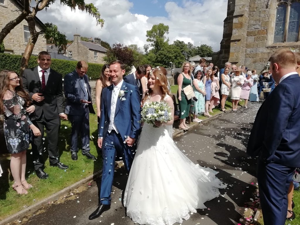 malvernwedcars's tweet photo. Emma &amp; Stephen's gorgeous @EavesHall_ wedding 👰🏻🤵🏻 https://t.co/bgF1UW0RWF