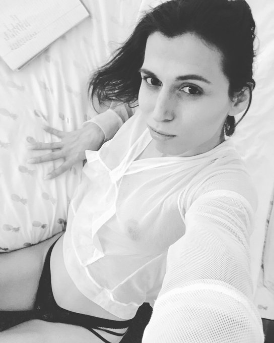 Makin&rsquo; a dick sucking to-do list. What was your name again? 🍌 https://t.co/SXBEyJOOFe