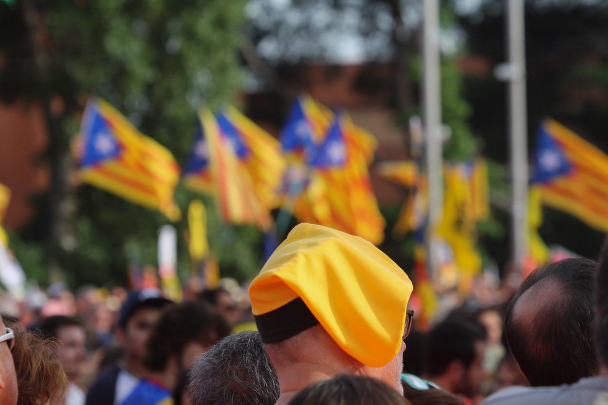 Pdemocratacat's tweet photo. 📸 Per setè any consecutiu omplim els carrers en un clam pacífic per la llibertat d'aquest país. I aquest any, aquest clam també és per la llibertat dels nostres companys presos i exiliats. Gràcies a tots per fer-ho possible!

#Diada2018 
#11ibertat 
#LlibertatPresosPolítics https://t.co/sHy3lE0wpe