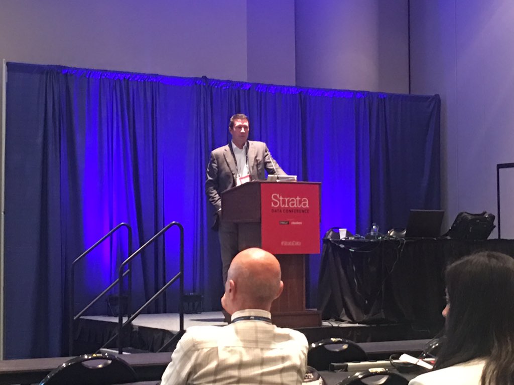 MikeMKala's tweet photo. @Stratadata @navistar @ControlM_BMC @awscloud @cloudera 
Steve Otto explains how Navistar deals with 157 Bn$ Digital supply Chain using OnCommand Platform built on a big data solution to handle batch and realtime data at once in multi-cloud https://t.co/dd50GOwg9o