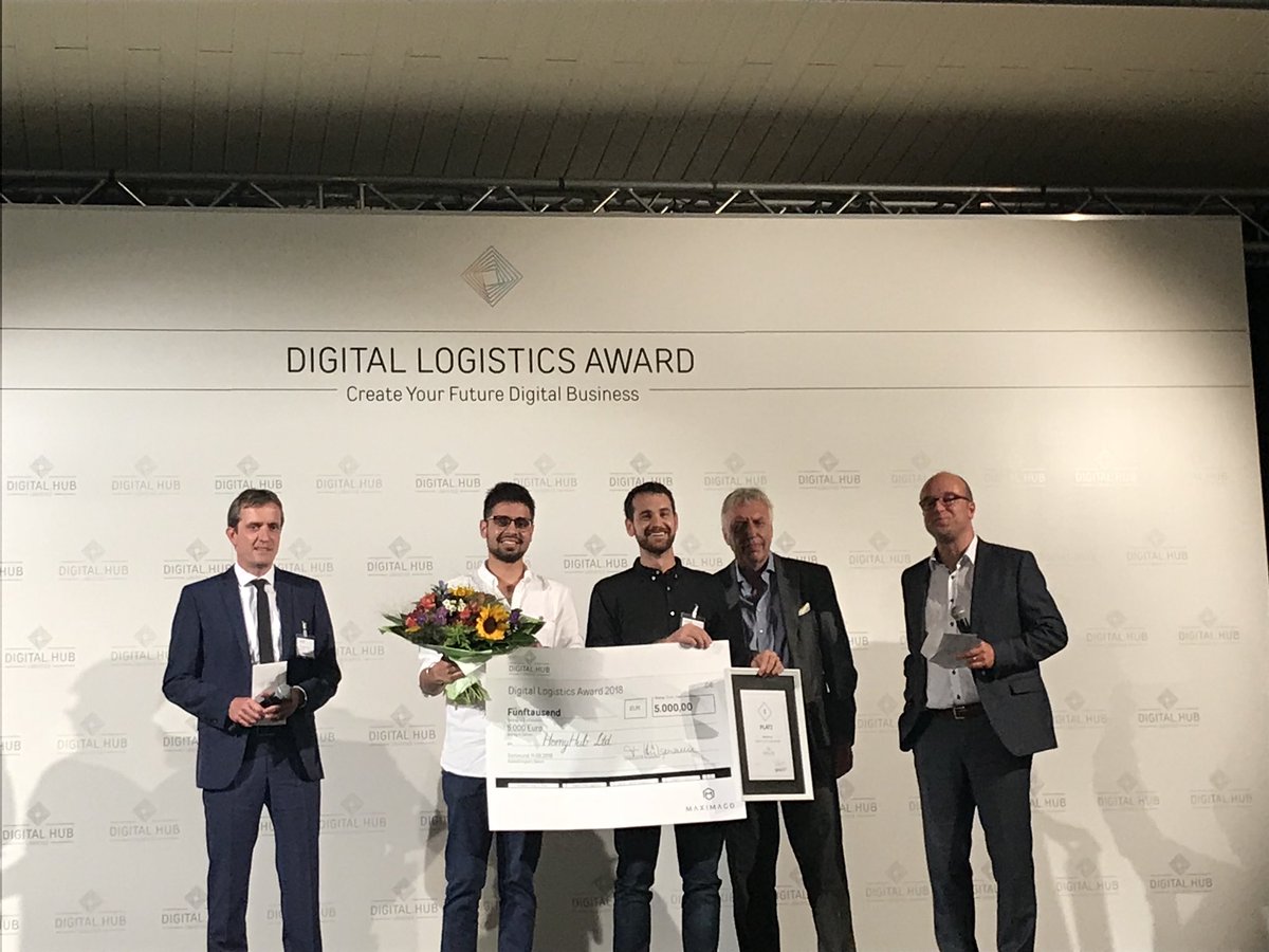 juliamiosga's tweet photo. Und der 3. Platz des Digital Logistics Award des #zuko2018 geht an @HomyHub ! Woop Woop! Y felizidades! @FraunhoferIML https://t.co/BEXsKWT3xL