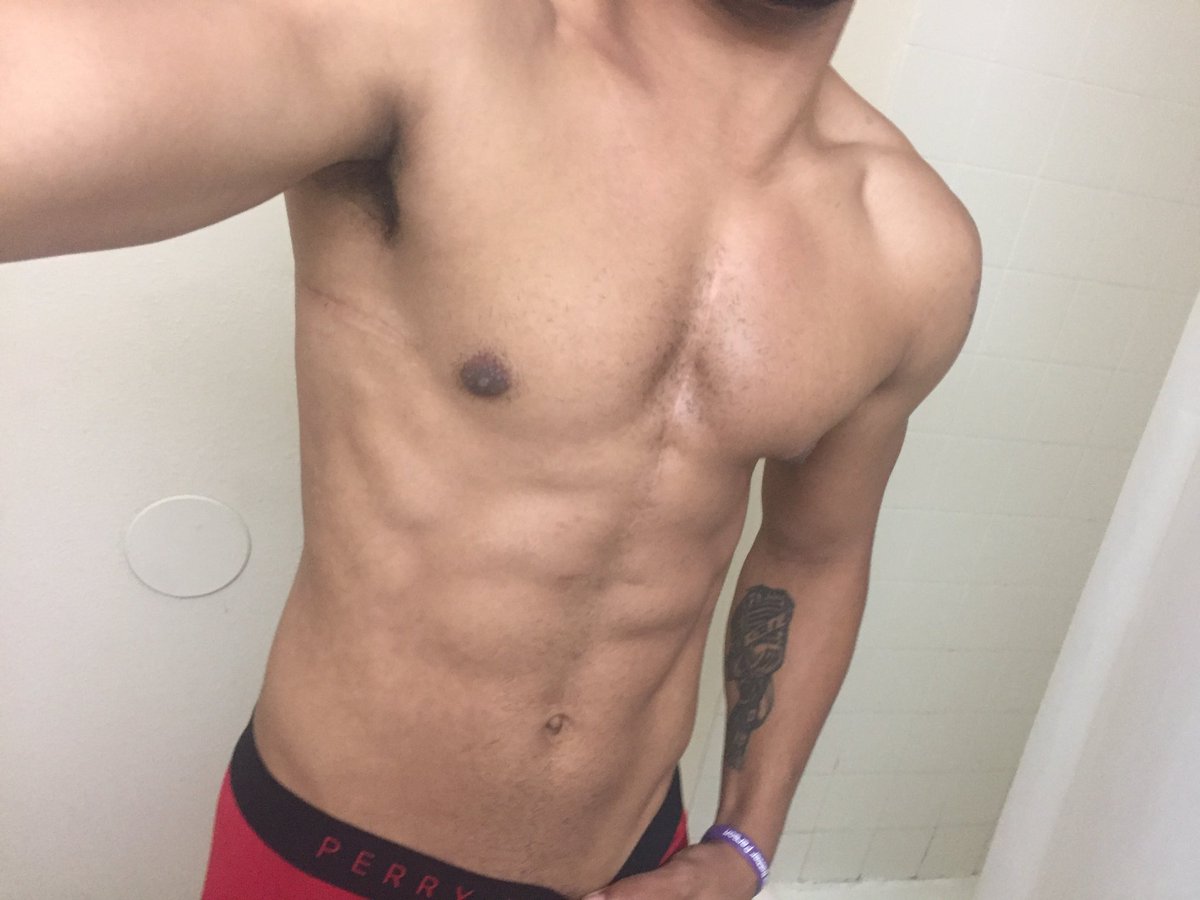 LeoLongXXX's tweet photo. JIC y’all thought I fell off 💪🏽🤤 #8packshawty #mixed #lightskinwin https://t.co/UPUejFlEWJ