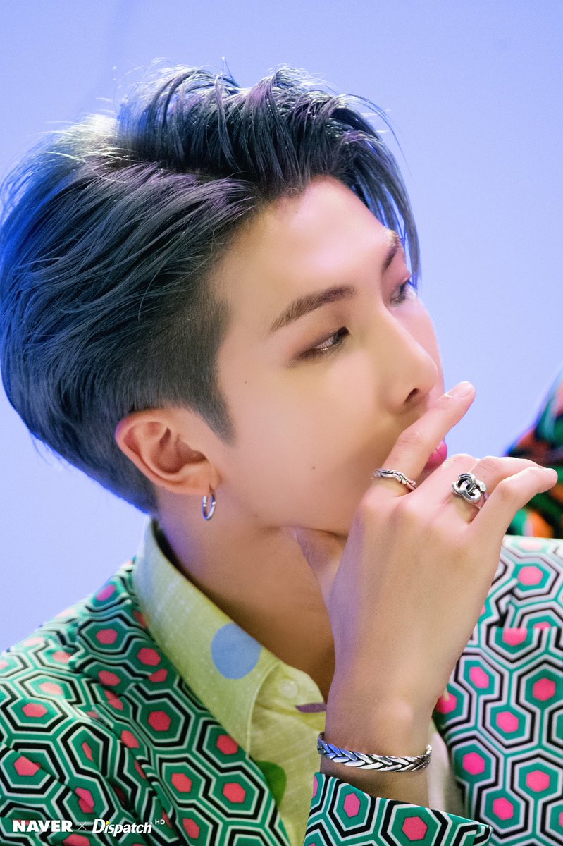 IDOLのナムさんかっこよすぎて色気ありすぎてMV見る度にドキッとする