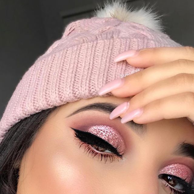 @etya_mua getting us so excited for cold weather 🌸💕 we love this frosted pink eye look! #phamexpo