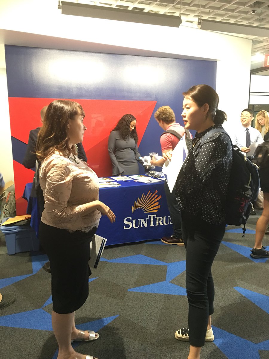 rcbcac's tweet photo. #SunTrustDay was truly a huge success! Students learned “How to Work a Career Fair,” received resume critiques, and learned about internship and job opportunities from SunTrust Representatives! Overall, today was a good day #GSU for @RobinsonCollege Students! #RcbCAC #TheStateWay https://t.co/ABA31Z4oYG