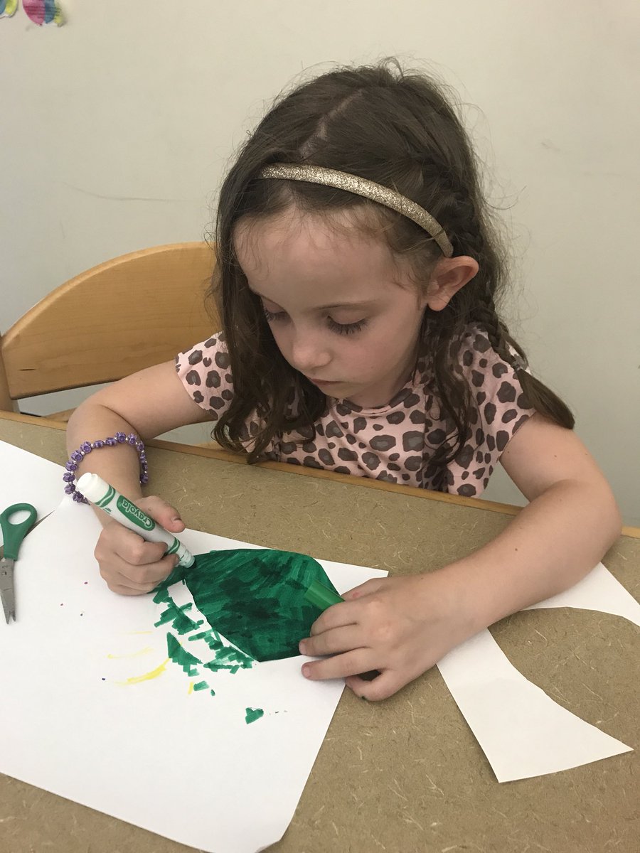 BarrowsLibrary's tweet photo. Making our mark in rainbow colors @peterhreynolds @BarrowsSchool #DotDay https://t.co/oMS2gkVRVb