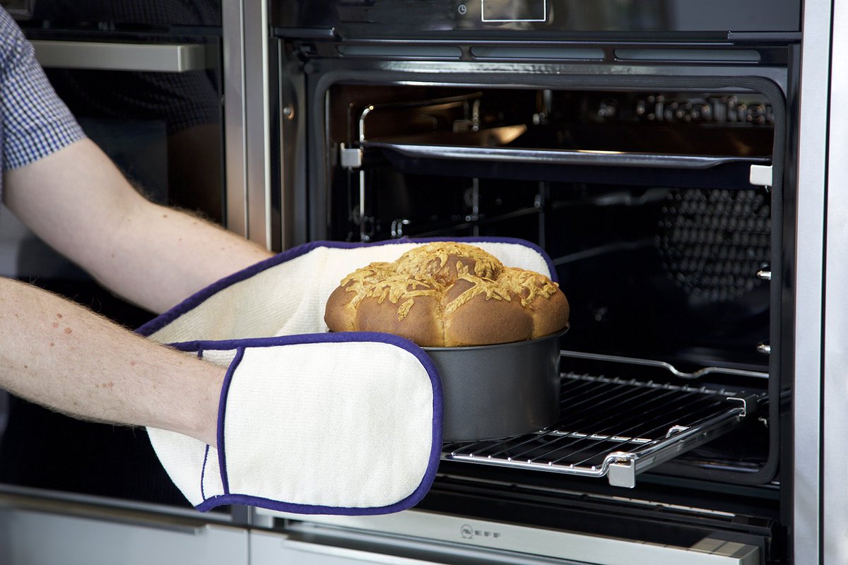 It's #Breadweek on <a href="/BritishBakeOff/">British Bake Off</a> - rise to any occasion with a #PushPan, available from <a href="/LakelandUK/">Lakeland</a> bit.ly/2Ob0a5s #GBBO