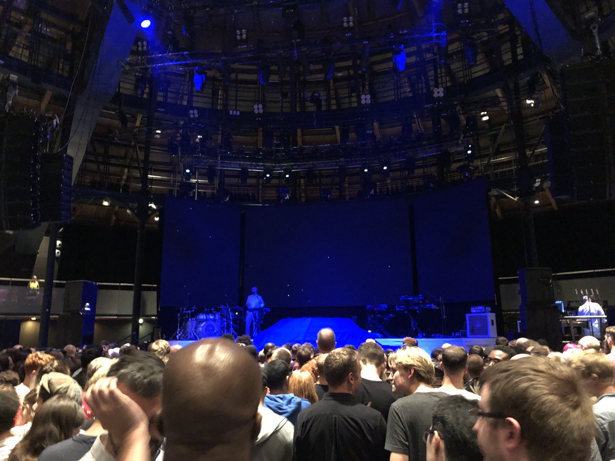 weimingkam's tweet image. READYYYYYY #DirtyComputerTour
