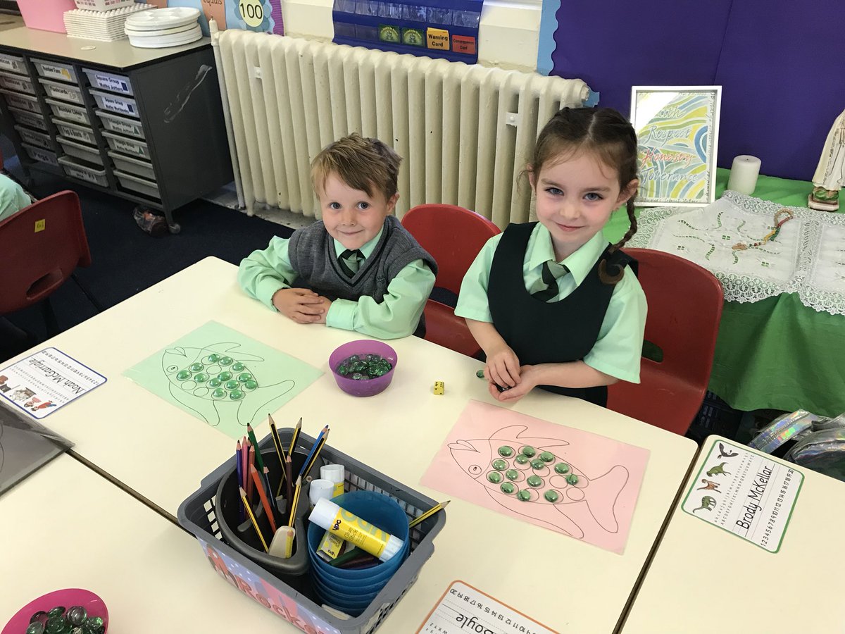 StMarysPS14's tweet photo. P1 have been develop their counting skills this week! We love working with our shoulder partners! #MathsWeekScot #mathswest https://t.co/TIvJYR7RYn