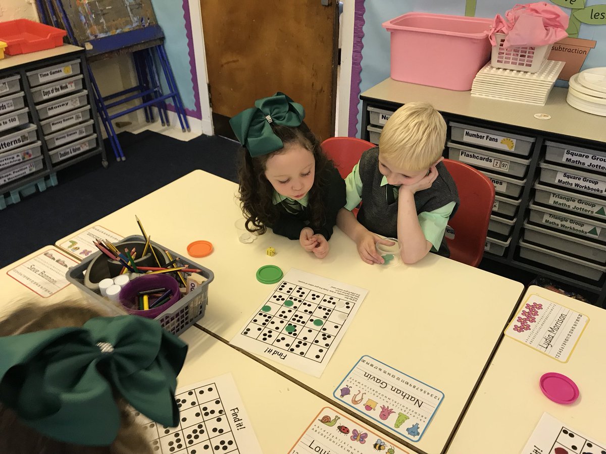 StMarysPS14's tweet photo. P1 have been develop their counting skills this week! We love working with our shoulder partners! #MathsWeekScot #mathswest https://t.co/TIvJYR7RYn