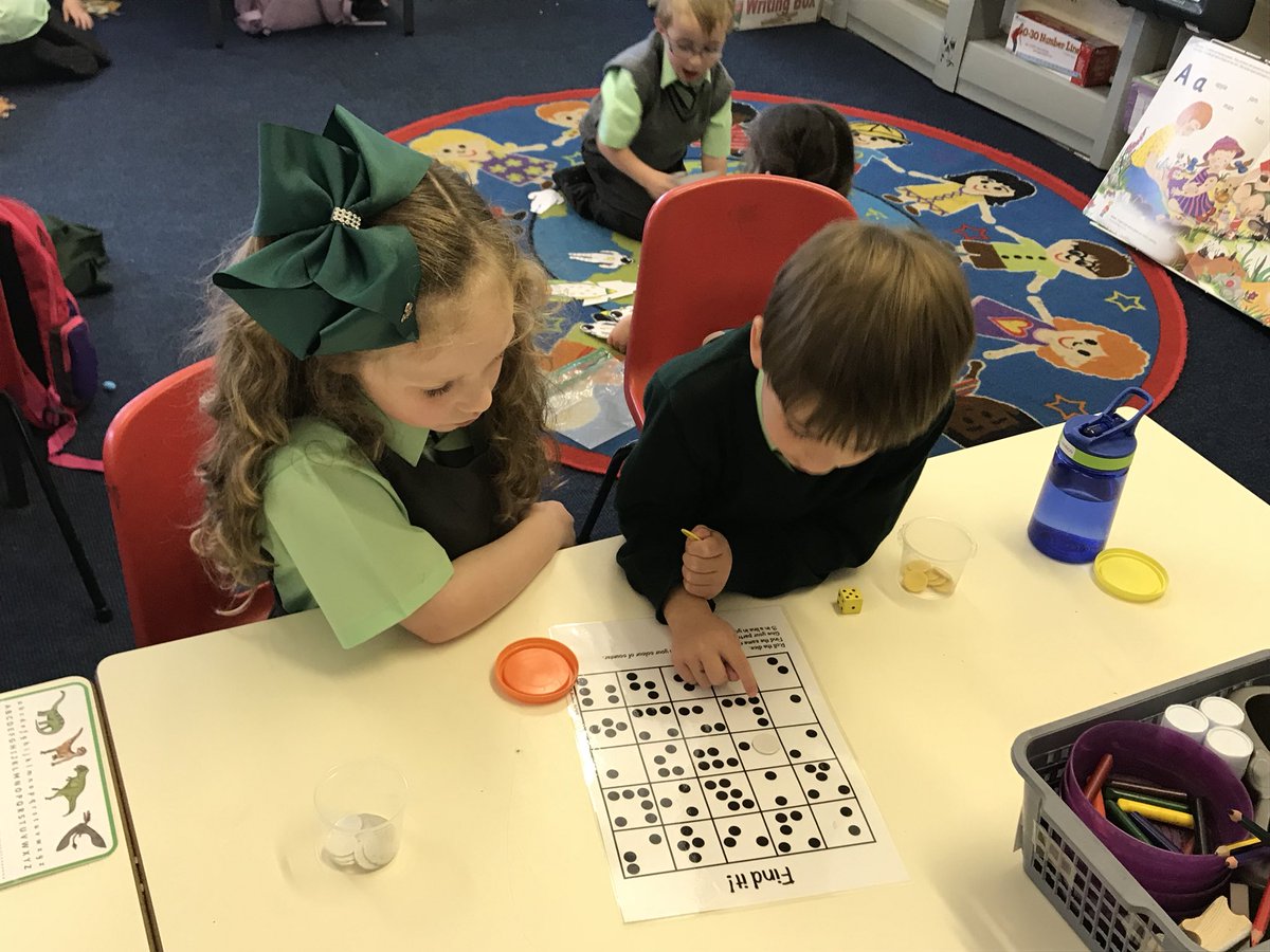 StMarysPS14's tweet photo. P1 have been develop their counting skills this week! We love working with our shoulder partners! #MathsWeekScot #mathswest https://t.co/TIvJYR7RYn
