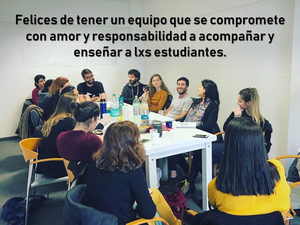 APRENTIAae's tweet photo. #diadelmaestro #equipoaprentia #felizdiadelmaestro #maestrx #maestro #maestra #docente #diadeldocente https://t.co/FRffDjHBCD