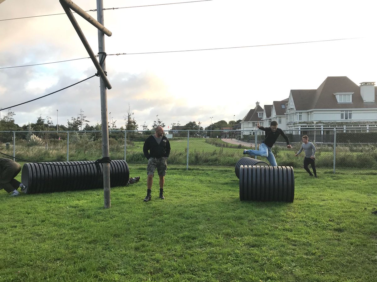 Helweek 2/7: Om 6:45 waren Bohemen &amp; KYP aanwezig bij Bootcamp Noordwijk waar we o.l.v. Richard Houwaart over de stormbaan werden gejaagd. Eindresultaat: Natte pakken, lange armen &amp; blaren op de handen. Maar vol in het thema van de <a href="/helweekNL/">Helweek</a> buiten onze comfort zone getreden!