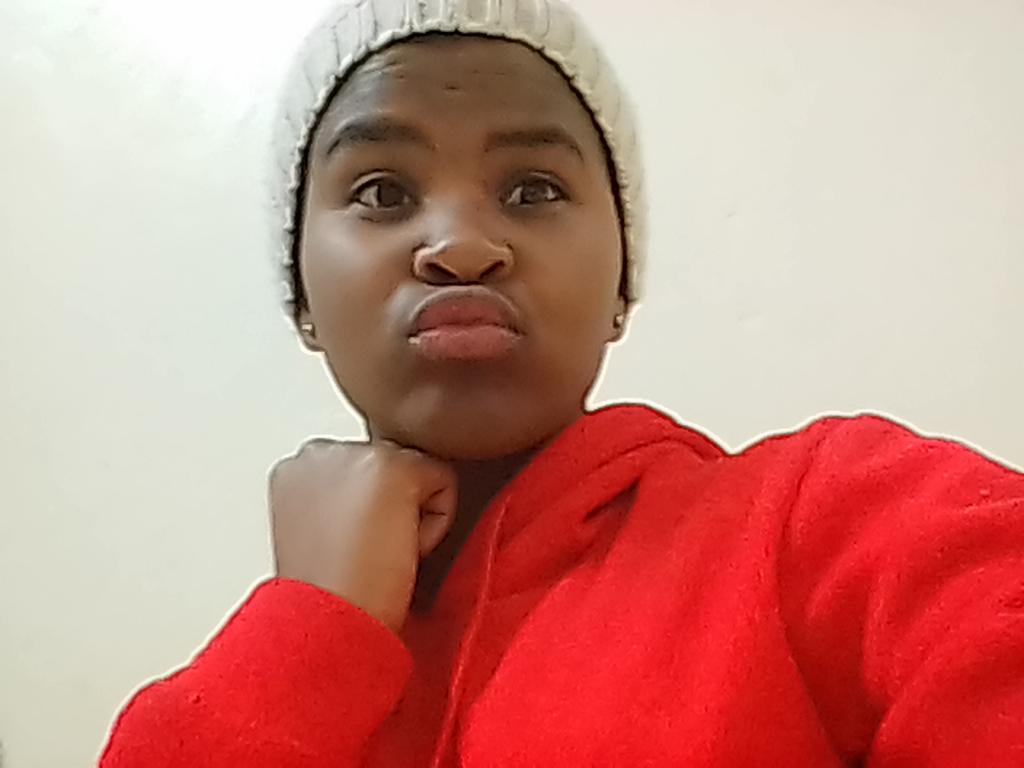 °°RT IF U THINK SHE IS BEATUFUL°° AND LIKE IF U THINK SHE IS HOT°°🔥🔥🔥