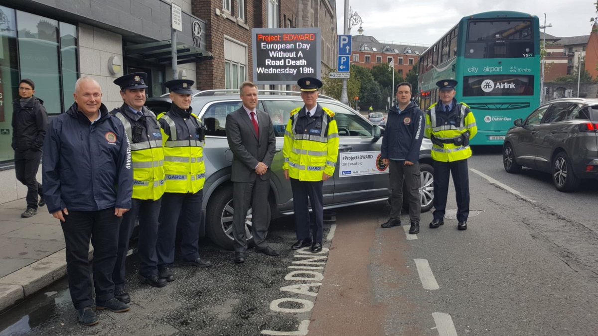 NicewayCodeGB's tweet photo. Parking in a cycle lane is just grand provided you close it off first, because Road Safety™ awareness. Well done the lads. https://t.co/ifjd7pcLry