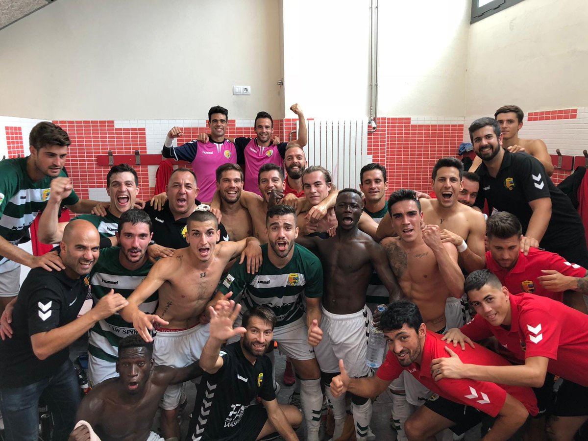 CrespoZurita's tweet photo. Victoria importante! Semana de 9 puntos.. a muerte con este equipazo!⚽️🎯⚔
#6de9 #FinoAllaFine
@UELlagostera 🔴🔵 https://t.co/76KRTBWJ70